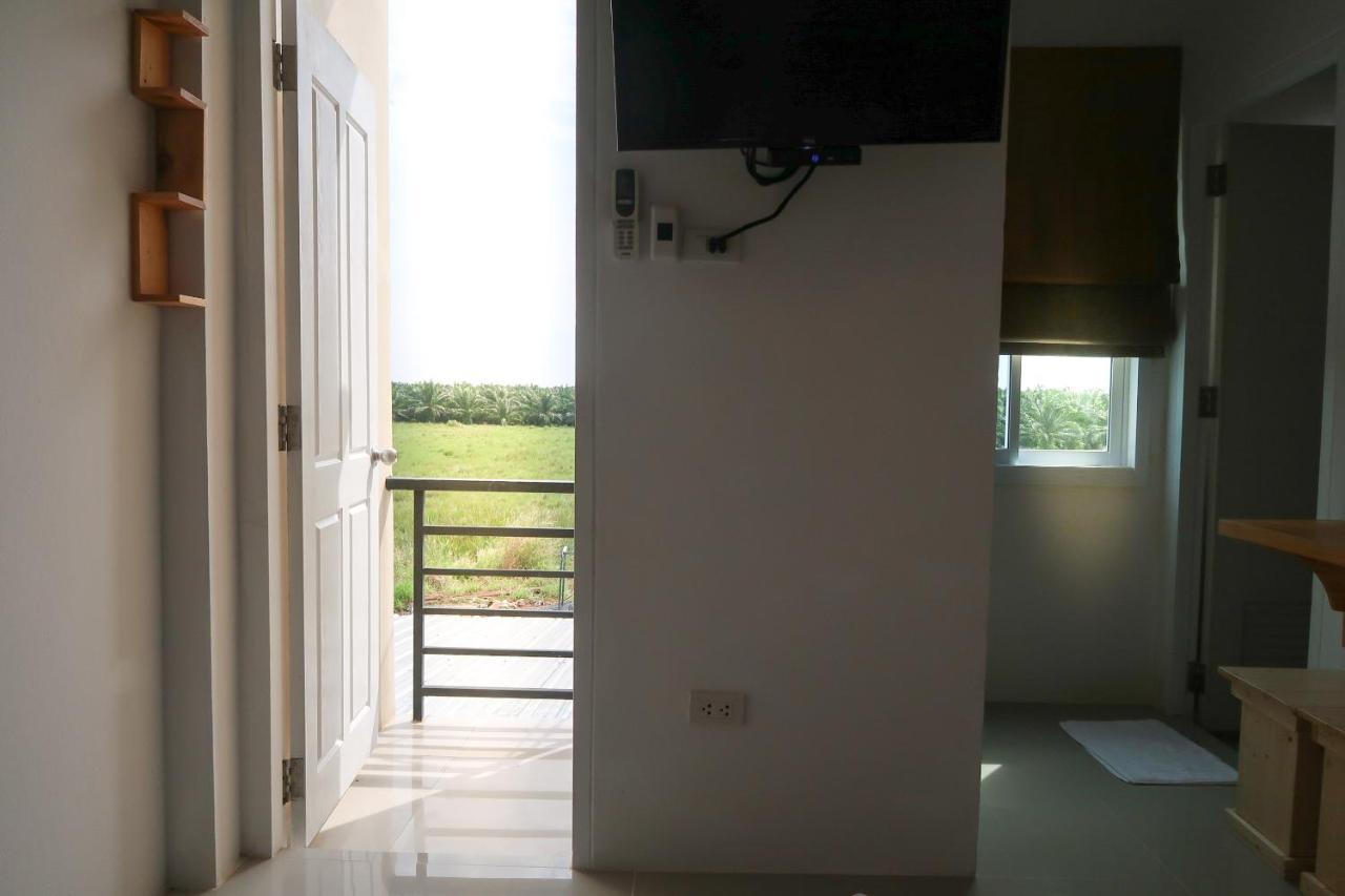 Baan Urt Suratthani Airport Hotel Σούρατ Τανί Εξωτερικό φωτογραφία