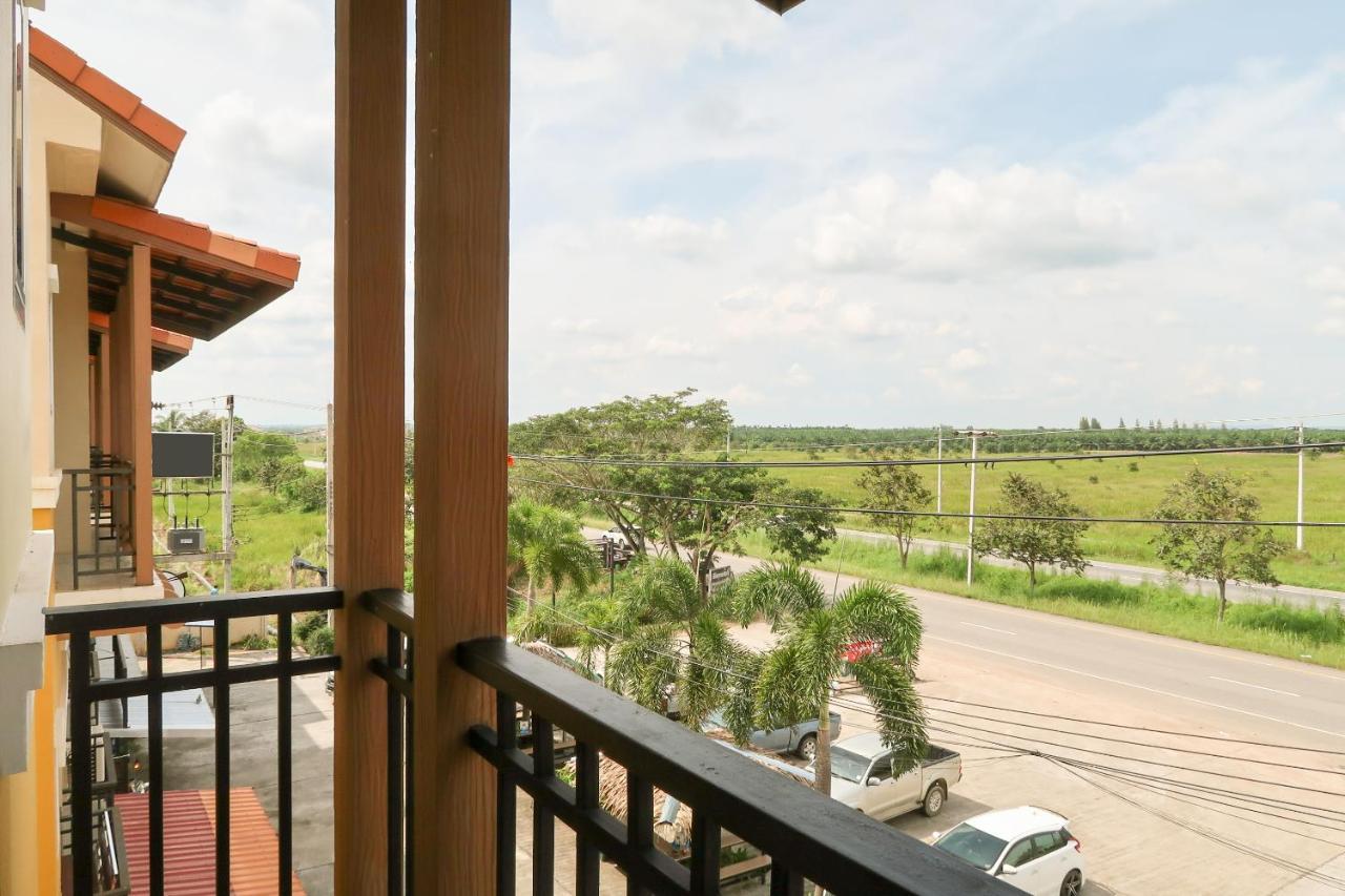 Baan Urt Suratthani Airport Hotel Σούρατ Τανί Δωμάτιο φωτογραφία